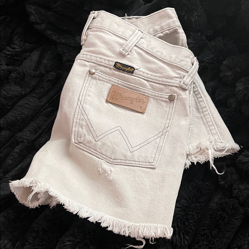 Wrangler Women's Cream Jean Shorts size L